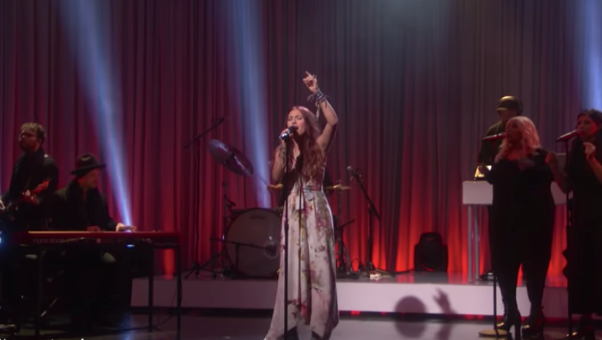 Christian artist Lauren Daigle performs on the "Ellen" show, October 2018.
