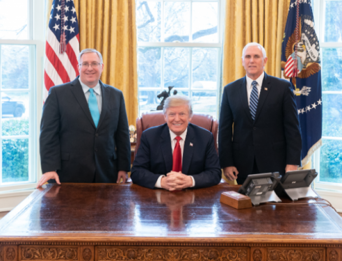 Author Joel Rosenberg (L) poses for a photo with Vice President Mike Pence (R) and President Donald Trump (M) at the Oval Office on March 7, 2019. 