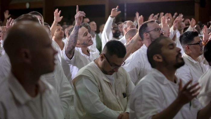 Coffield prison inmates worship at the newest campus of Gateway Church.