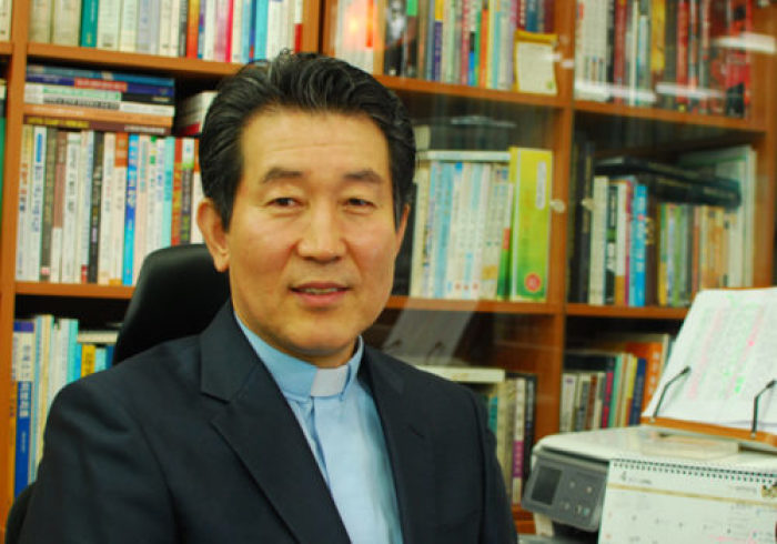 Pastor Chun Ki-won, founder of Durihana.