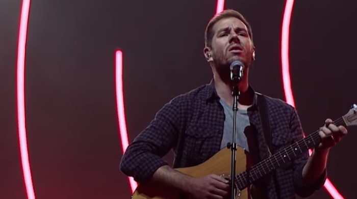 Marty Sampson sings with Hillsong Worship