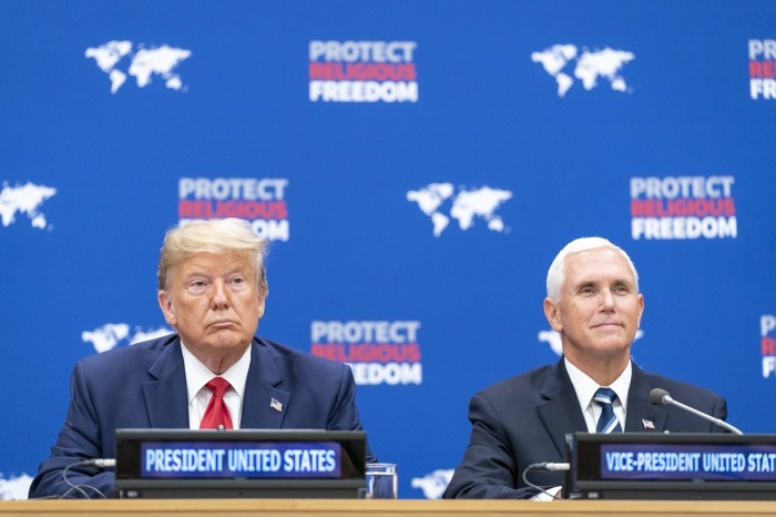 President Donald Trump (R) and Vice President Mike Pence (L)