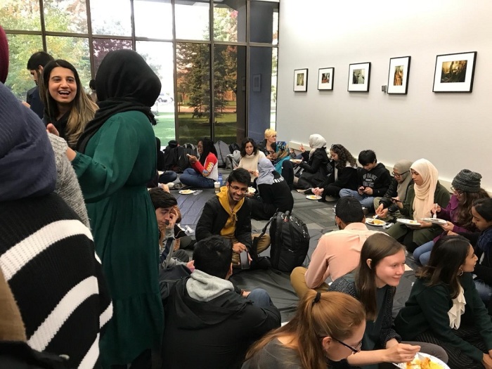 Neighborly Faith and CRU co-host an interfaith lunch discussion with the Muslim Student Association at the University of Illinois at Chicago in October 2019. 