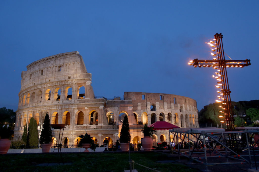 A view of the Colosseum during the Way of The Cross at the held by Pope Francis on April 14, 2017 in Rome, Italy. Photo by Franco Origlia/Getty Images)
