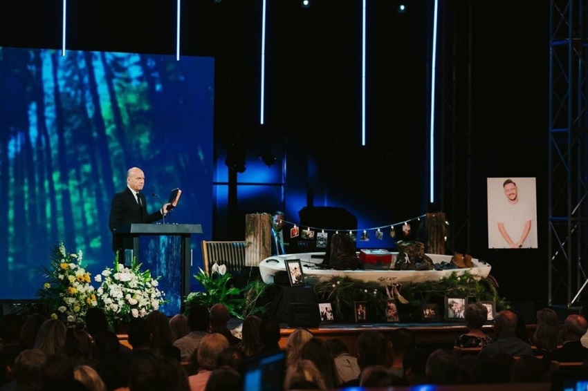 Greg Laurie speaking at Jarrid Wilson's funeral.