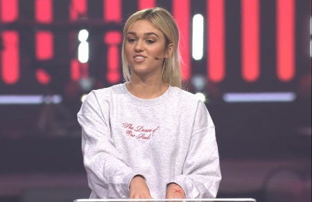 "Duck Dynasty" star Sadie Robertson preaches at Passion 2020 in Atlanta, Georgia on Jan. 1, 2020.
