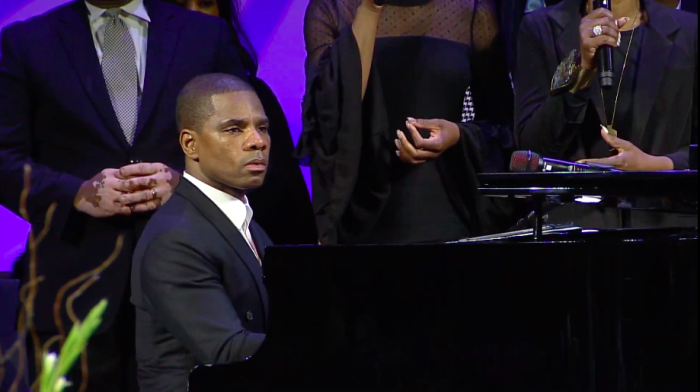 Kirk Franklin opened the service for Lois Evans with tribute music.