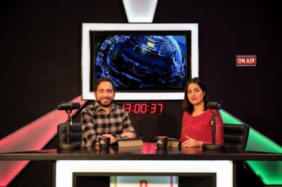 'SAT-7 PARS 'Signal' presenters Reza Jafari (L) and Niloufar Raisi (R)