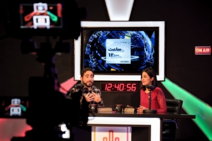 SAT-7 PARS 'Signal' presenters Reza Jafari (L) and Niloufar Raisi (R)