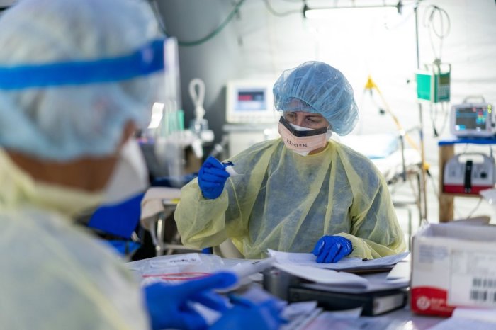 Medical team helps battle the coronavirus at Samaritan's Purse field hospital in New York City, April 2020.