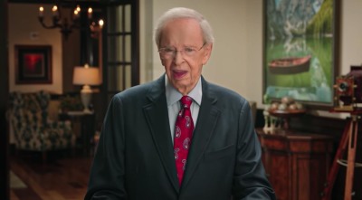 Pastor Charles Stanley announcing his decision to step down as First Baptist Church Atlanta’s senior pastor.