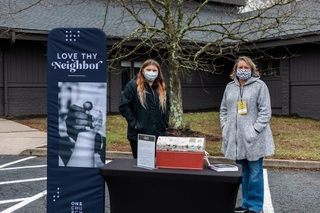 Volunteers at One Church of Gahanna, Ohio, helping to collect gift cards to donate to Ohio teenagers in foster care.