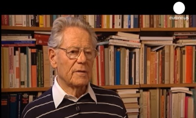 Catholic theologian Hans Küng being interviewed in 2009 by Euronews. 