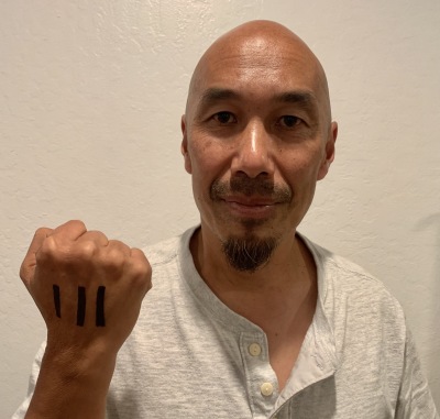 Pastor Francis Chan with the 'Three Line Symbol' – representing a third of humanity with the “three no’s”: no Bible, no church, and no other believers.