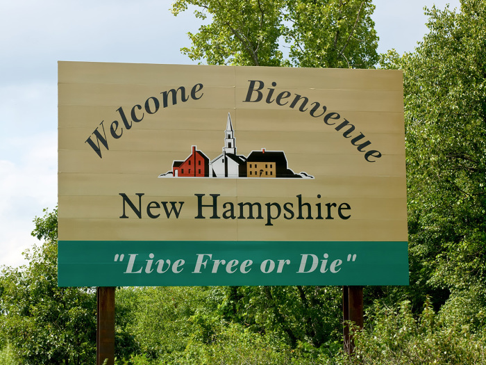 'Welcome Bienvenue New Hampshire,' 'Live Free or Die.'