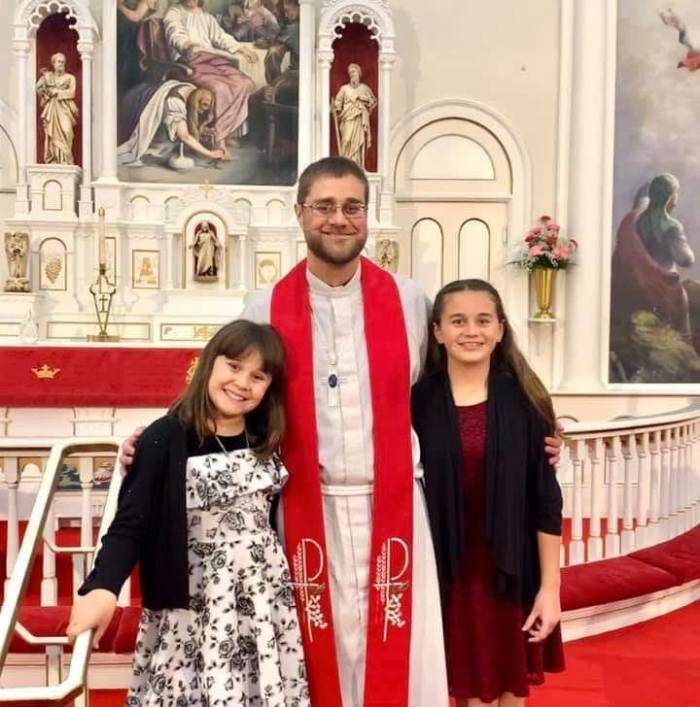 The late Pastor Phillip Hett, 39, his daughters, Abigail, 10, and Jillian, 13. Abigail died with her father in a crash on Sunday May 30, 2021. 