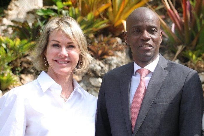 Former U.S. Ambassador to the United Nations Kelly Craft and the late Haitian President Jovenel Moïse (R) in 2020.