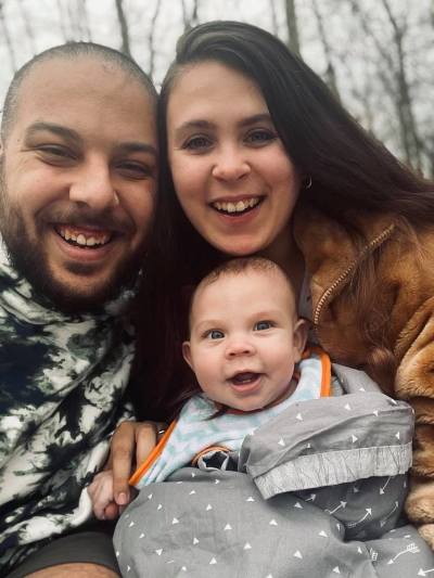 Gabriel and Madison Pagan, with their son, 2021. 