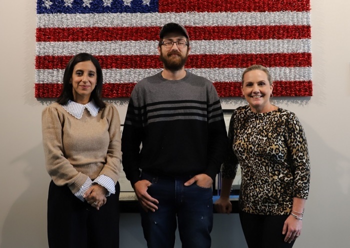 Justin the plumber (C) is flanked by Crime Stoppers of Houston CEO Rania Mankarious (L) and Nichole Christoph, deputy director of Crime Stoppers of Houston (R).