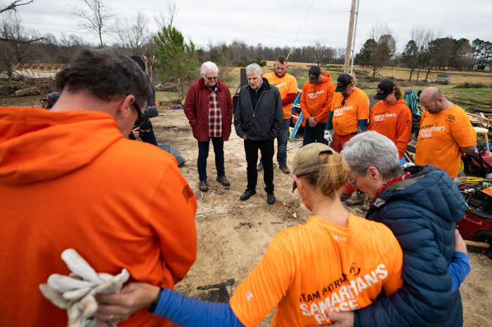 Franklin Graham and Country music artist Ricky Skaggs pray with Samaritan’s Purse volunteers in Mayfield, Kentucky, on Dec. 24, 2021. 