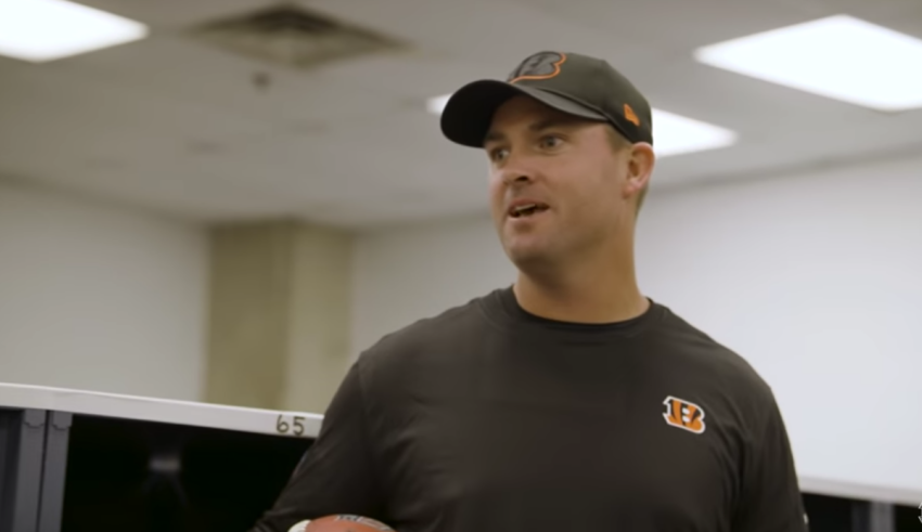 Cincinnati Bengals head coach Zac Wilson speaks with his team after a game.