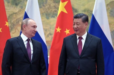 Russian President Vladimir Putin (L) and Chinese President Xi Jinping pose for a photograph during their meeting in Beijing, on February 4, 2022. 