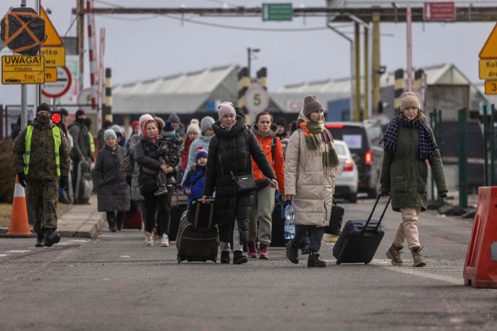 Refugees from Ukraine are pictured after crossing the Ukrainian-Polish border in Korczowa on March 02, 2022. - The number of refugees fleeing the conflict in Ukraine has surged to nearly 875,000, UN figures showed on March 2, as fighting intensified on day seven of Russia's invasion. 