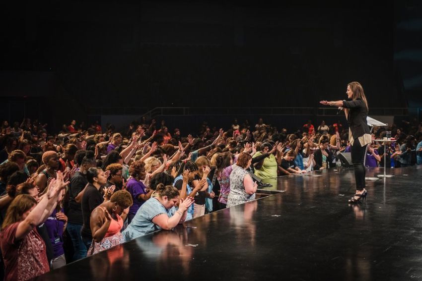 Jennifer Maggio leads a discussion for an audience of single moms at The Life of a Single Mom annual conference.