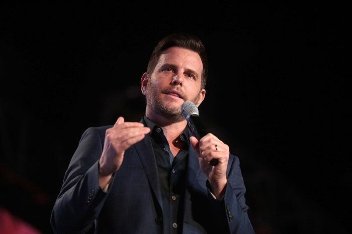 Dave Rubin speaks with attendees at the 2018 Student Action Summit hosted by Turning Point USA at the Palm Beach County Convention Center in West Palm Beach, Florida. https://commons.wikimedia.org/wiki/File:Dave_Rubin_(44620640770).jpg