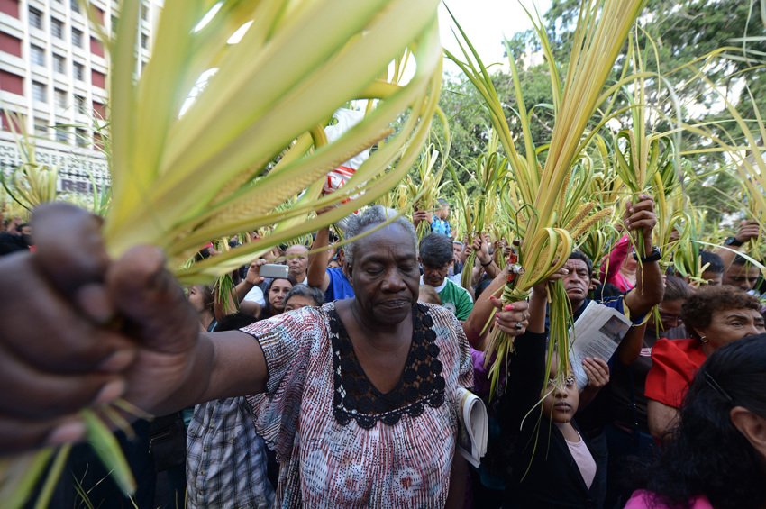 Believers celebrate Palm Sunday in Tegucigalpa
