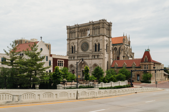 St. Mary’s Cathedral Basilica of the Assumption in Covington, Kentucky, has a west front copied from Notre Dame Cathedral in Paris, France. 