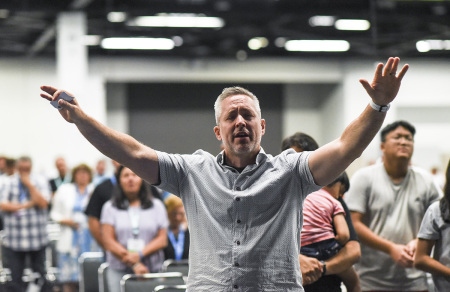 J.D. Greear, pastor of The Summit Church in Durham, N.C., and past president of the Southern Baptist Convention, prays during a service prior to the start of the 2022 SBC Pastors’ Conference on June 12 at the Anaheim Convention Center.