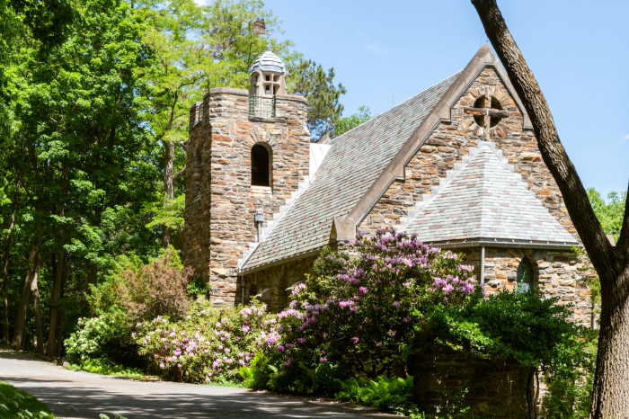 The Garrett Memorial Chapel overlooks Keuka Lake in New York’s Finger Lakes region. 