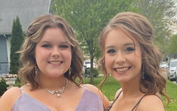 The late sisters, Savanna Grace Broughton, 17 (L), and Brooke-Lynn Kay Broughton, 15 (R), are the daughters of Pastor Scott Broughton of First Baptist Church, Carlyle in Illinois, and his wife, Amanda.