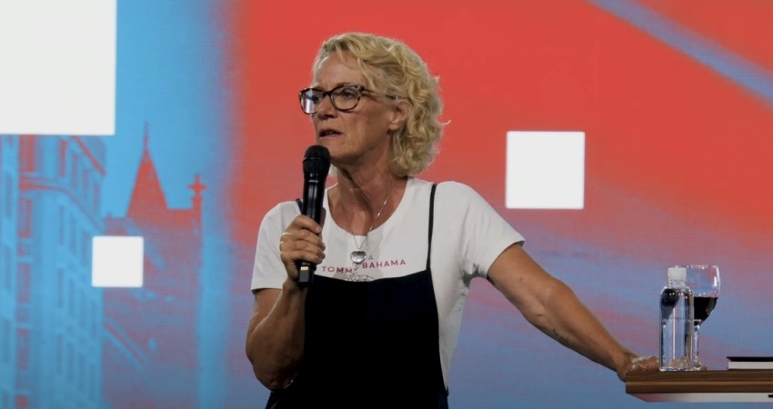 Beni Johnson gives remarks at Bethel Music's WorshipU On Campus in 2019.