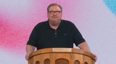 Pastor Rick Warren preaching his final sermon at Saddleback Church on August 28, 2022.