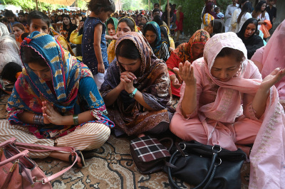 Christian devotees pray during a Good Friday Mass at the Saint Francis Church in Lahore on April 15, 2022.