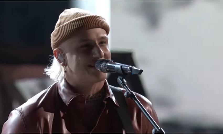 Bodie performs the Blake Shelton song 