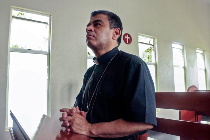 Nicaraguan Catholic bishop Rolando Alvarez prays at the Santo Cristo de Esquipulas church in Managua, on May 20, 2022. - Alvarez, a strong critic of Daniel Ortega's government, started on Thursday a hunger strike in protest against what he considers a persecution and police siege against him. 