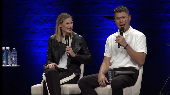 Churchome’s Lead Communicator Judah Smith (R) and his wife Chelsea Smith (L), who serves as the congregation's lead theologian.