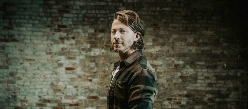 Singer Mike Donehey promotional photo, 2023