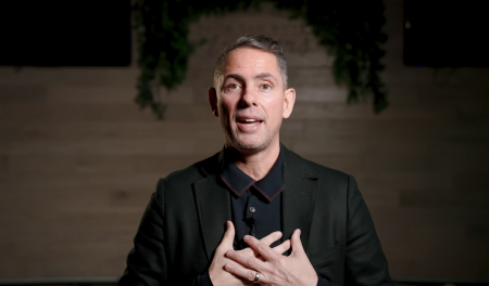 Herman Mendoza, the lead pastor of New York City's Iglesia Promesa Internacional, speaks on an episode of Delafé Testimonies that aired on May 26, 2023.