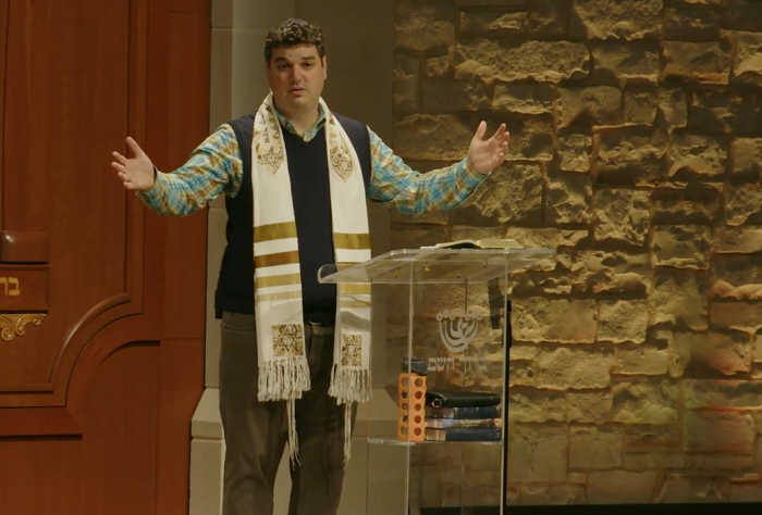 Rabbi Ari Waldman speaks during a service at Baruch Hashem in Dallas, Texas, on June 17, 2023. 