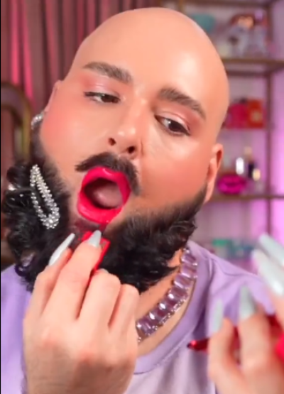Beauty influencer Ryan Vita applies lipstick in an ad published by Maybelline. 