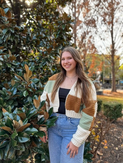 Among the roughly 100 volunteers helping with Tampa, Florida's Loft 181 ministry is Christian high school student Emily Peake, 16, said she has “always had a passion for working and serving other people.” 