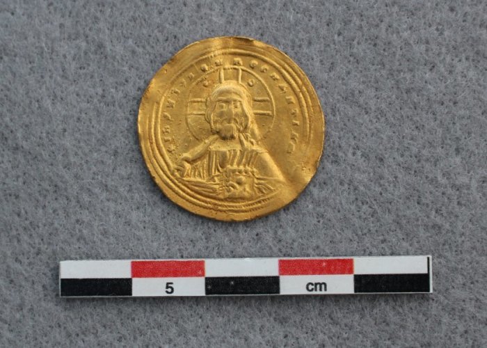 A centuries-old Byzantine histamenon nomisma coin was discovered in Norway in the fall of 2023. 