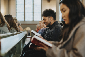 To get emotional benefits from going to church, believers must attend regularly: study