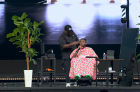 Megachurch Pastor Michael Todd gets haircut, shave during sermon