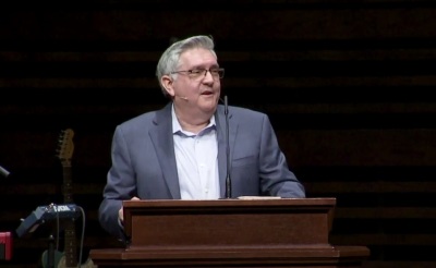 David Allen, dean of the Adrian Rogers Center for Biblical Preaching at Mid-America Baptist Theological Seminary, giving a chapel sermon on March 7, 2023. 