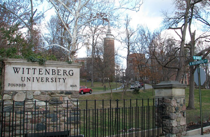 A roadside sign welcomes students to Wittenberg University in Springfield, Ohio. 